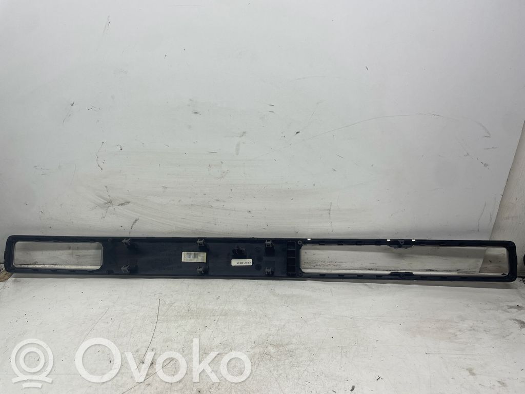 Dysze / Kratki środkowego nawiewu deski rozdzielczej   ESW567,30715143K