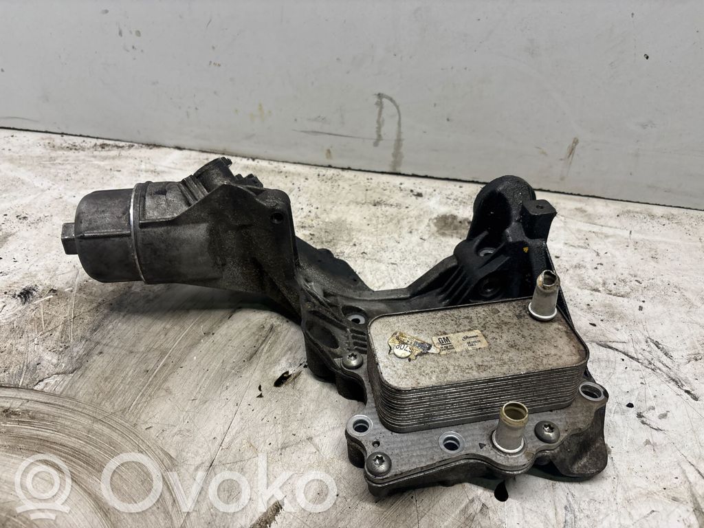 Volvo V70 Oil filter mounting bracket 