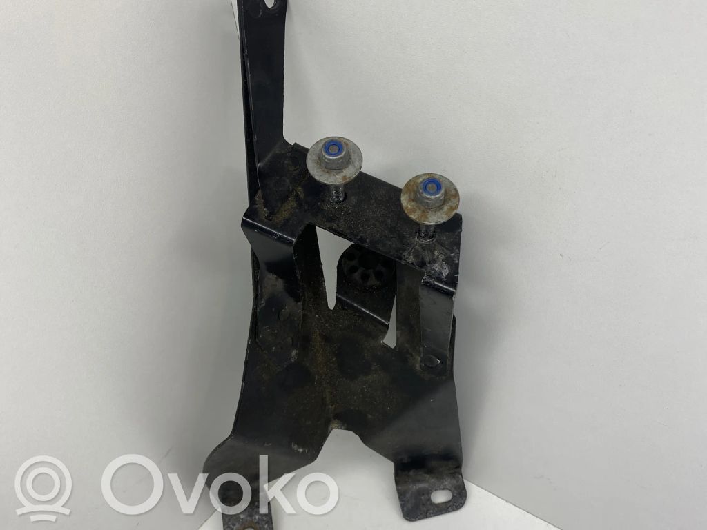 BMW X3 F25 Power steering pump mounting bracket 