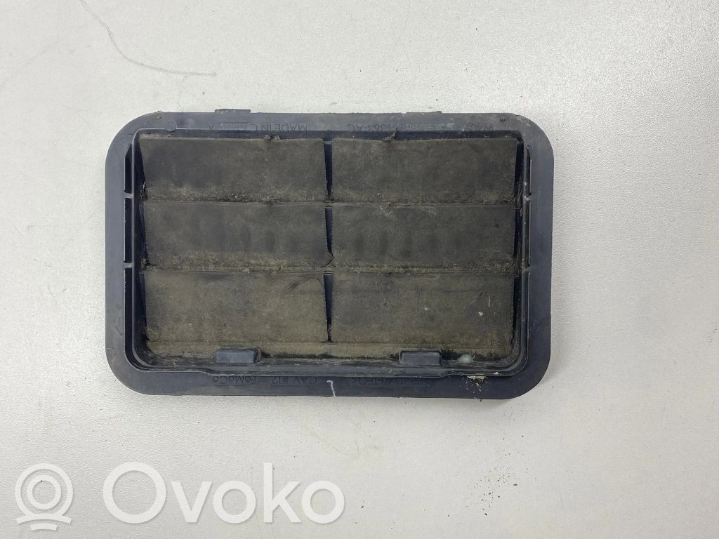 Kratka wentylacyjna pod zderzakiem tylnym   AG13B280B63AC