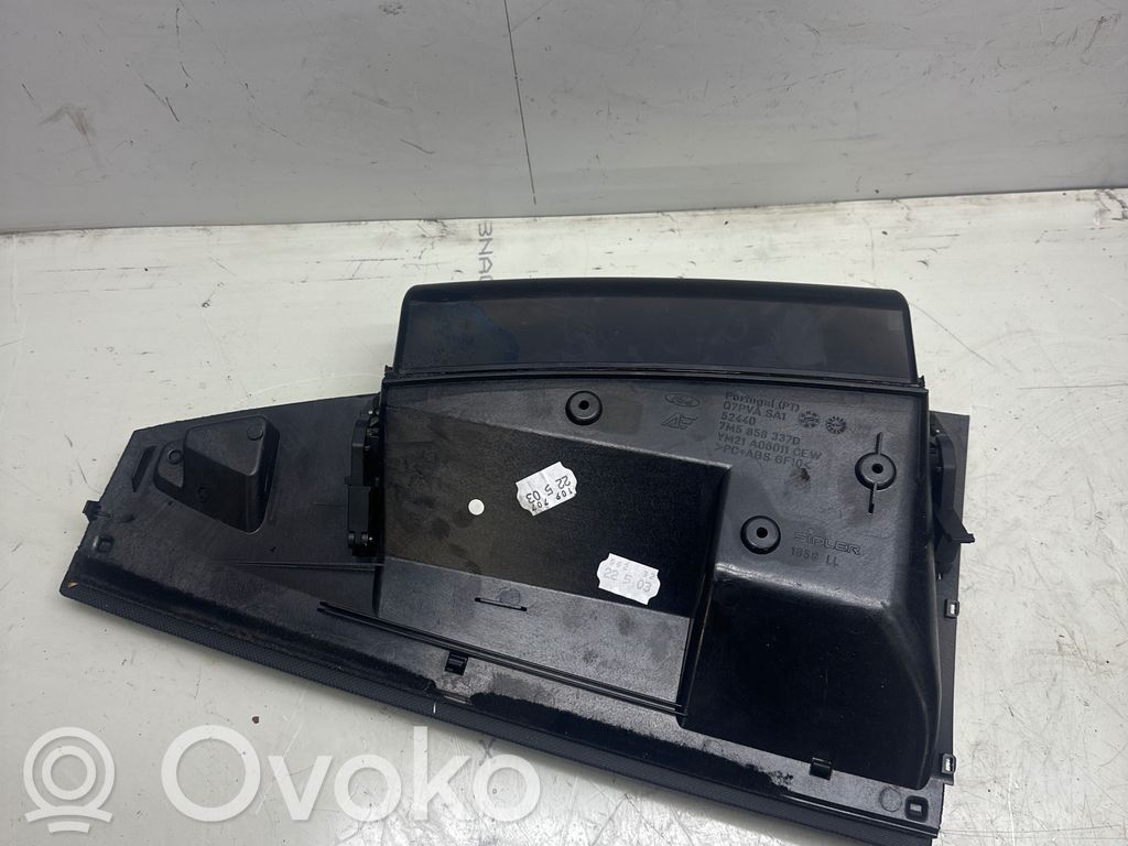 Guantera   7M5858337D,52440,YM21A06011CE