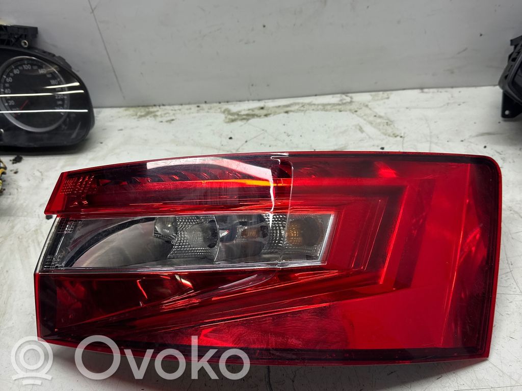 Skoda Superb B8 (3V) Lampa tylna 