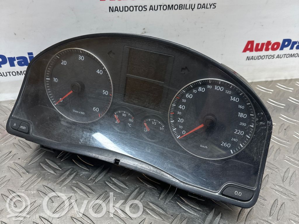 Volkswagen Jetta V Vitezometru (grup de instrumente) 