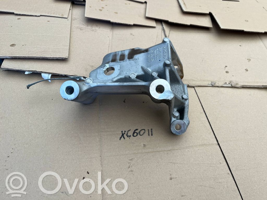 Volvo XC60 Engine mount bracket 