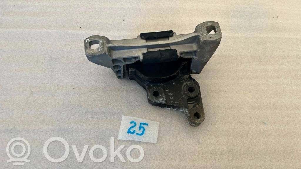 Ford Kuga II Engine mount bracket 