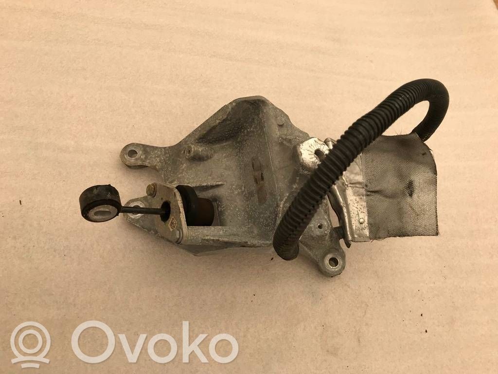 Audi Q5 SQ5 FY Engine mounting bracket 