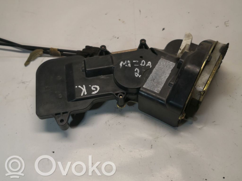 Mazda 2 Aizmugurē slēdzene 