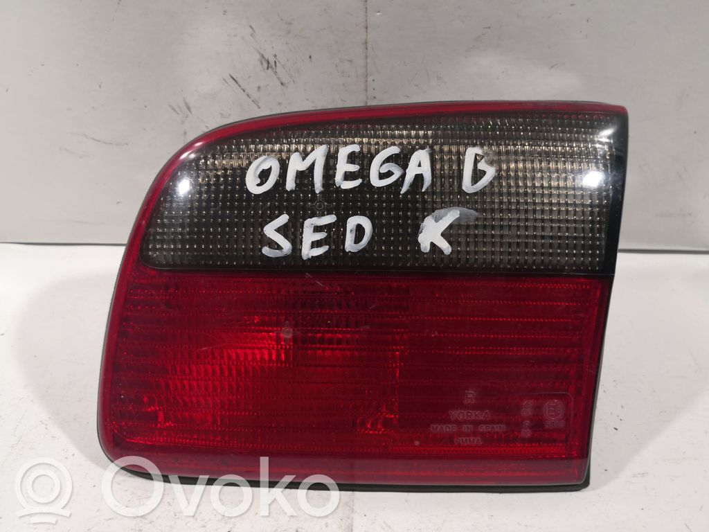 Opel Omega B1 Takaluukun takavalot 