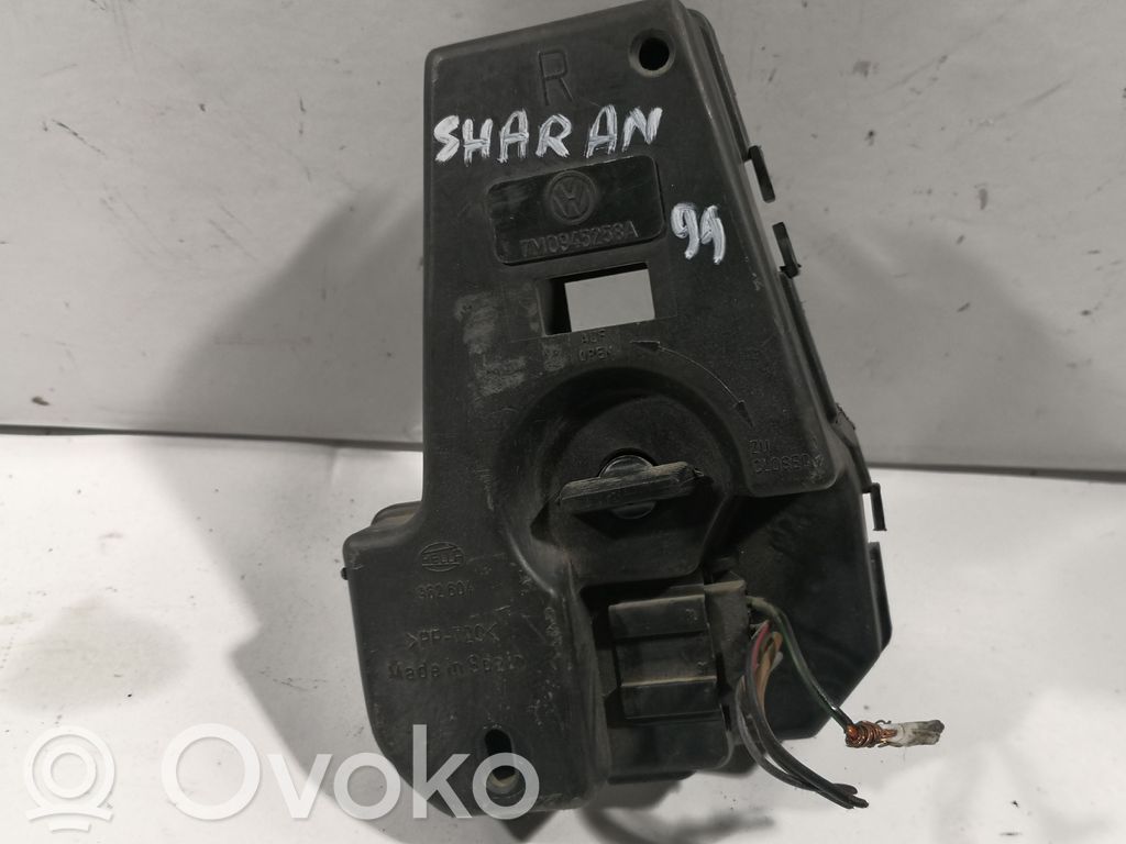Volkswagen Sharan Aizmugures spuldzes vāka turētājs 