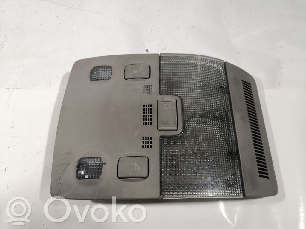 Audi A4 S4 B6 8E 8H Światło fotela przedniego 