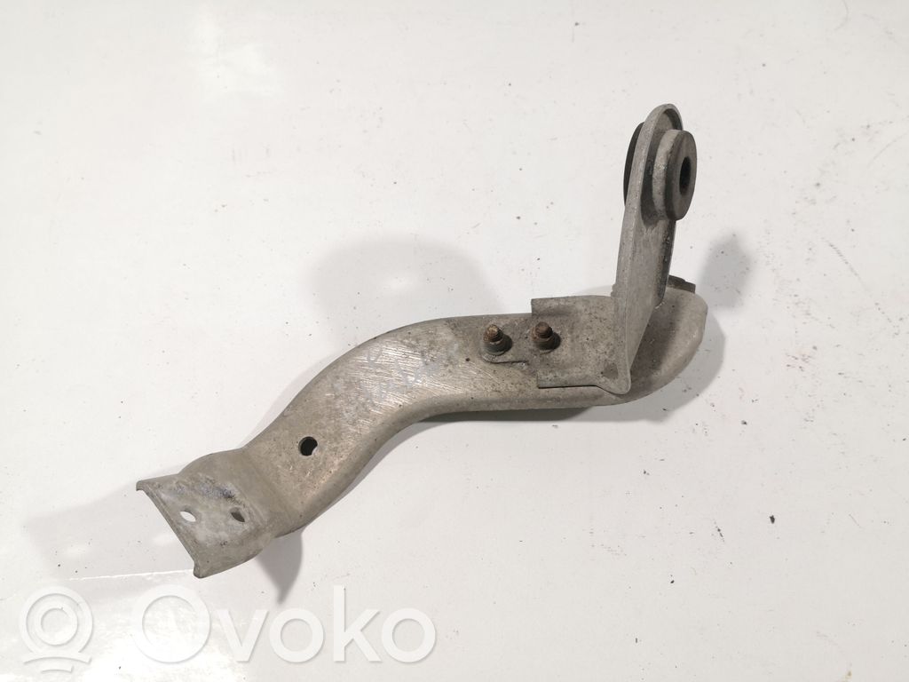 Audi A8 S8 D3 4E Intercooler pipe mounting bracket 