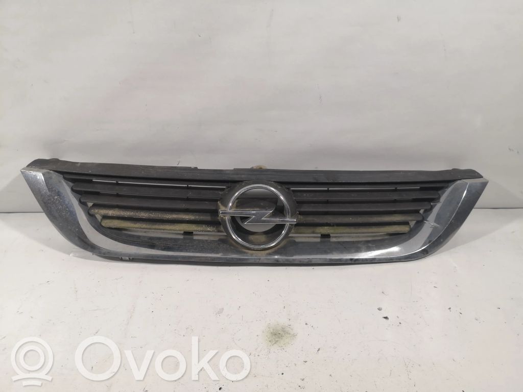 Opel Vectra B Augšējais režģis 