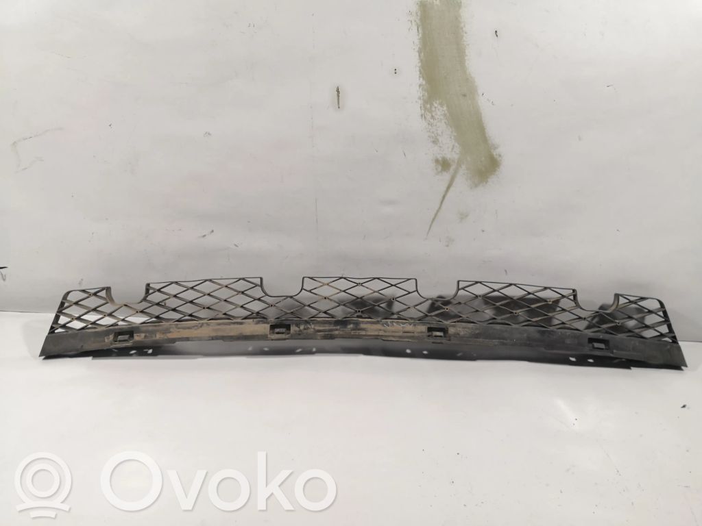 Volkswagen PASSAT B7 Soporte de montaje del parachoques trasero 