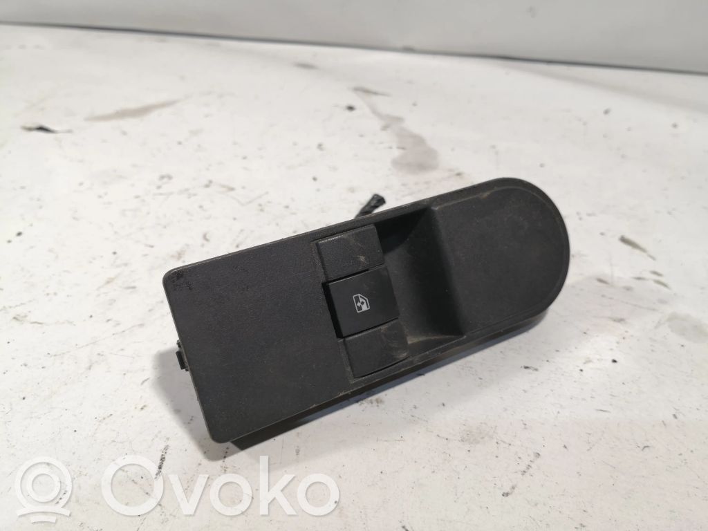 Opel Zafira B Electric window control switch 