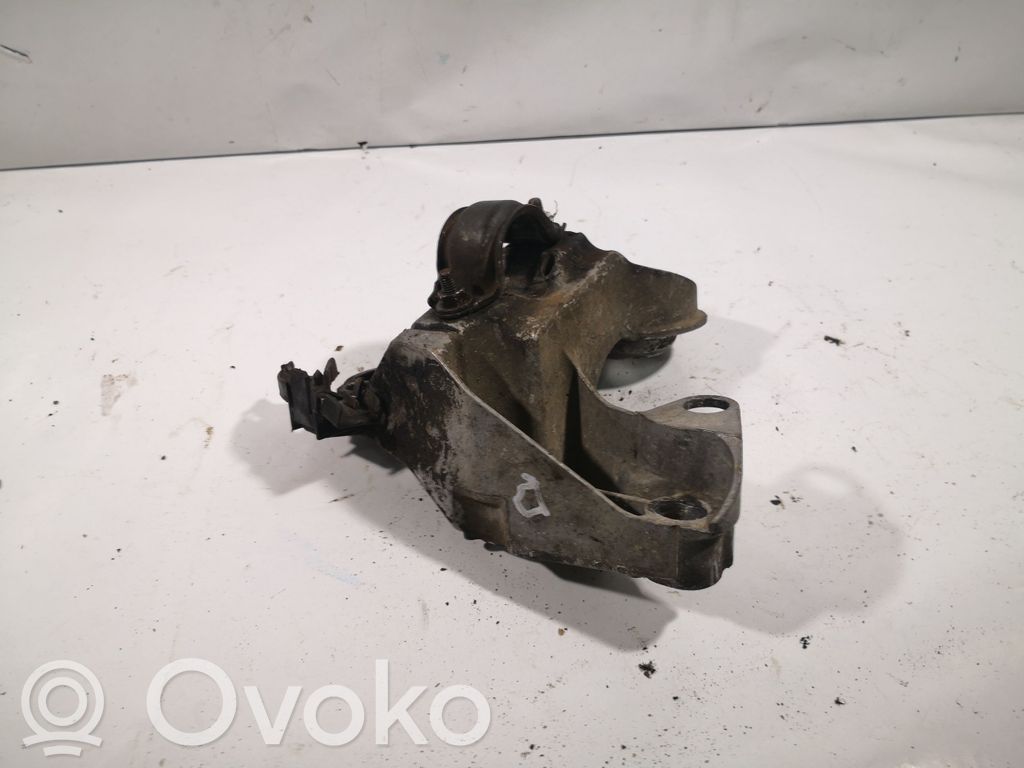 Audi A4 S4 B6 8E 8H Engine mounting bracket 