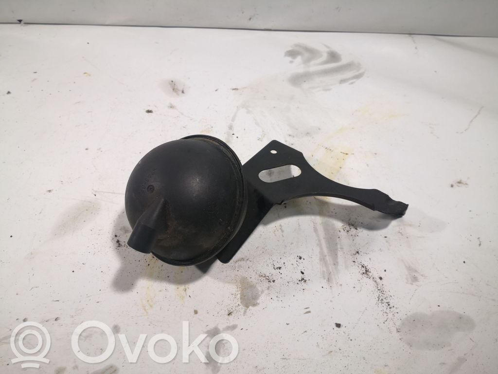 Volkswagen Touareg I Vacuum air tank 