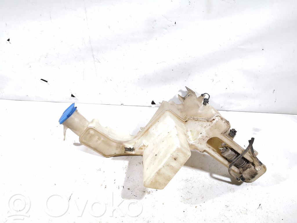 Volkswagen PASSAT B6 Windshield washer fluid reservoir/tank 
