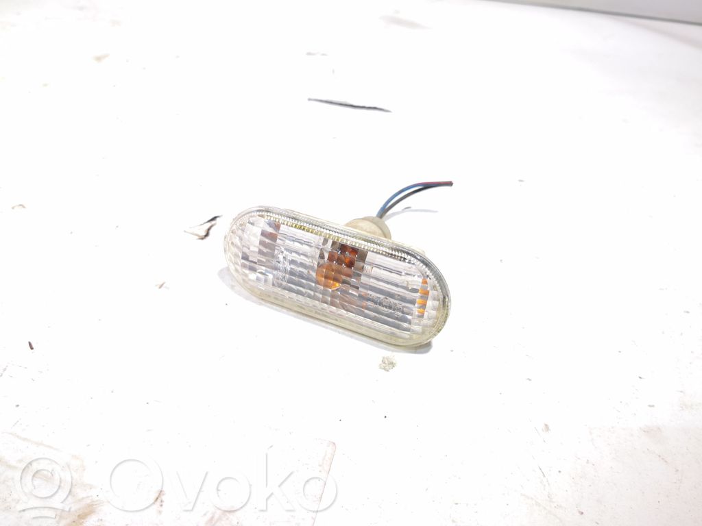 Ford Focus Front fender indicator light 