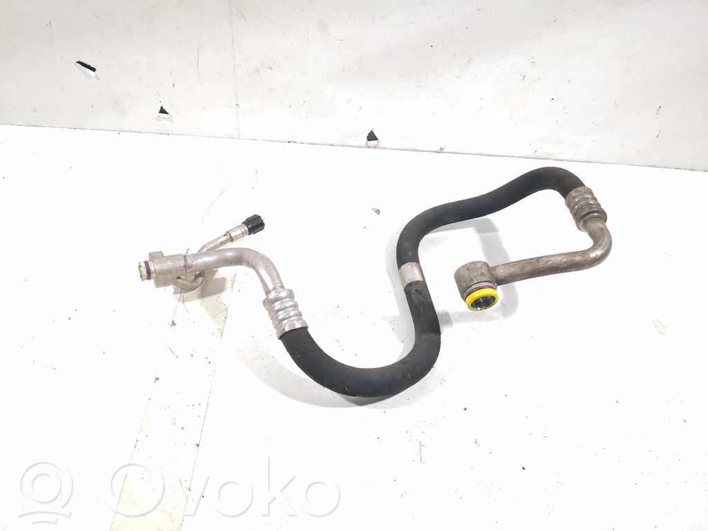 BMW 3 E90 E91 Ilmastointilaitteen putki (A/C) 