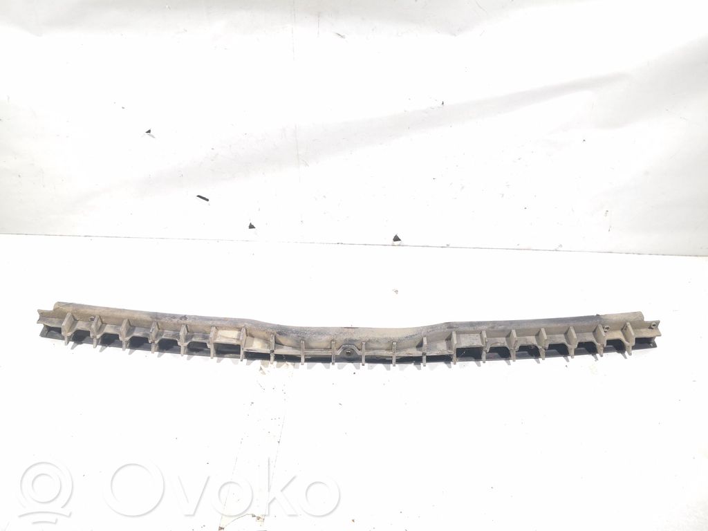 Volkswagen PASSAT B5.5 Soporte de montaje del parachoques trasero 