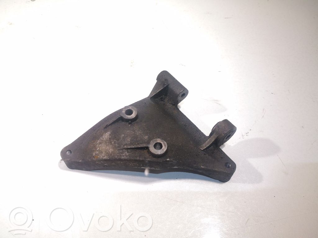Volkswagen PASSAT B5.5 Engine mounting bracket 