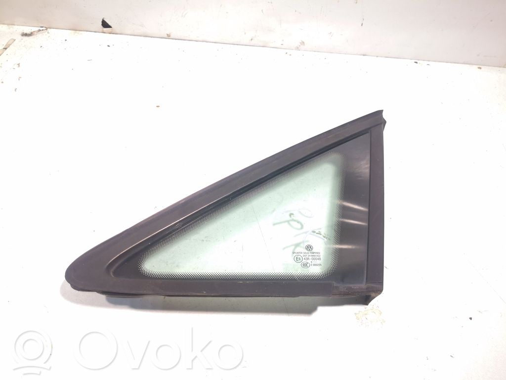 Volkswagen Touran I Front triangle window/glass 