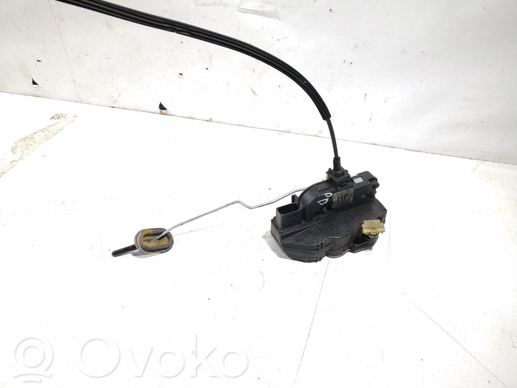 Opel Insignia A Front door lock 