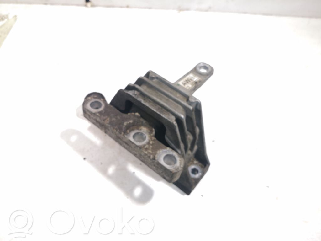 Opel Insignia A Engine mount bracket 