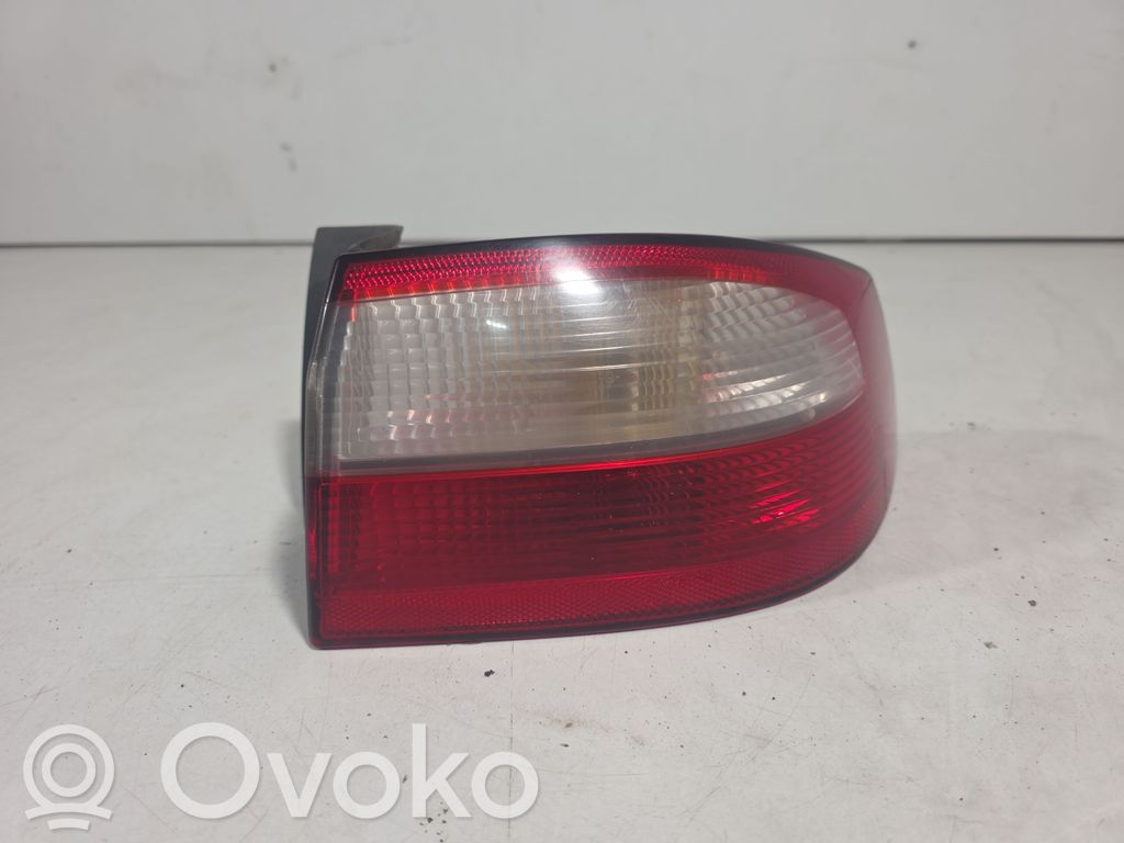 Renault Laguna II Aizmugurējais lukturis virsbūvē 