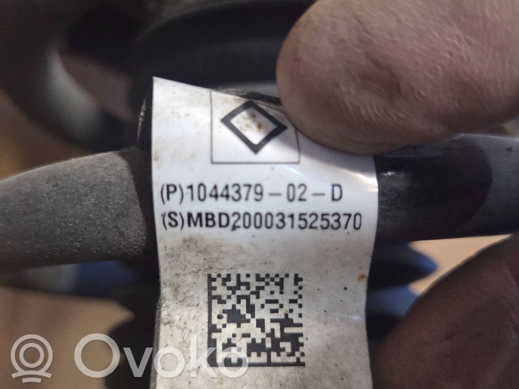 Front coil spring   104437902D