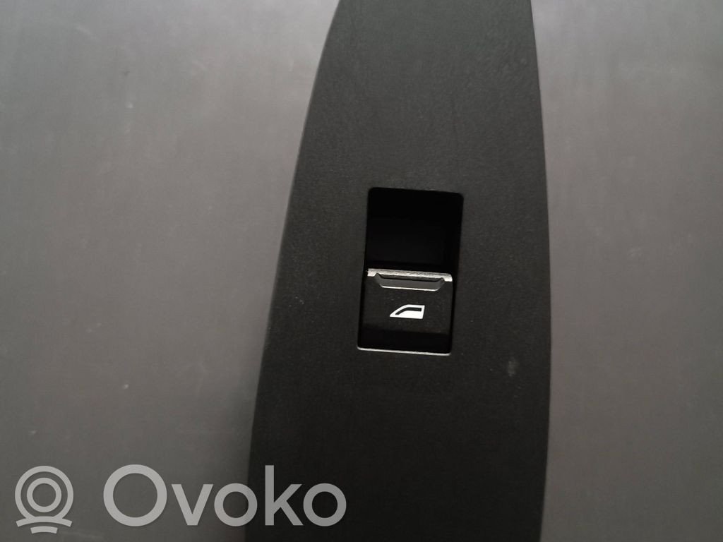 BMW 2 Active Tourer U06 Electric window control switch 