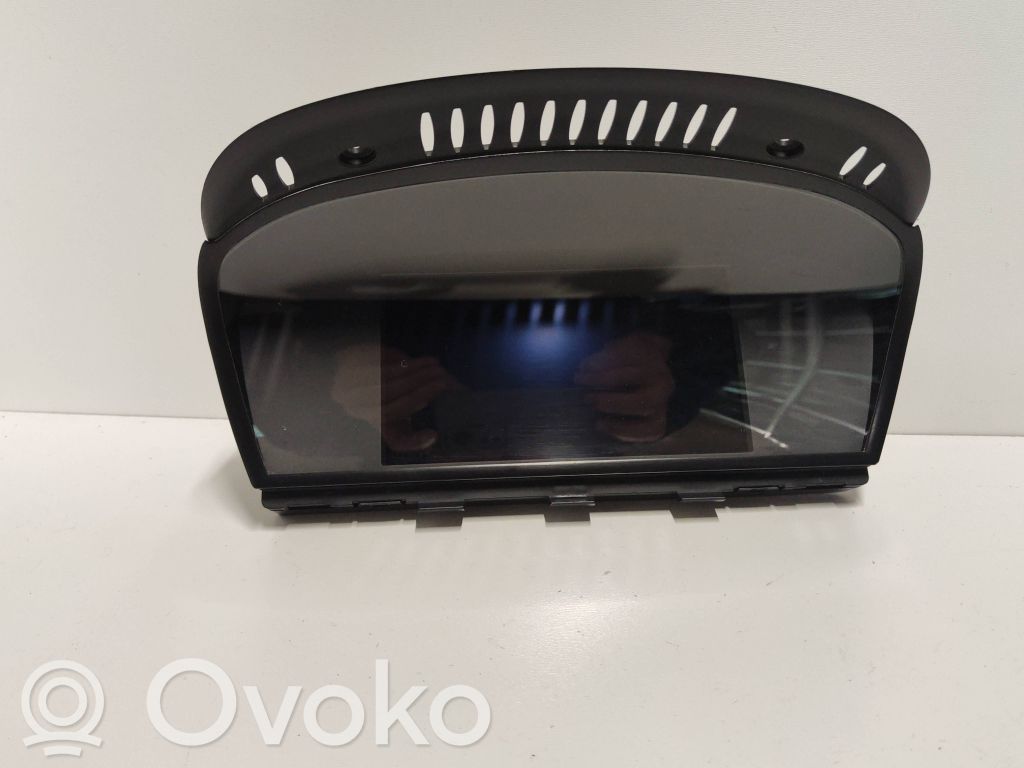 Screen/display/small screen   9151976,9151977