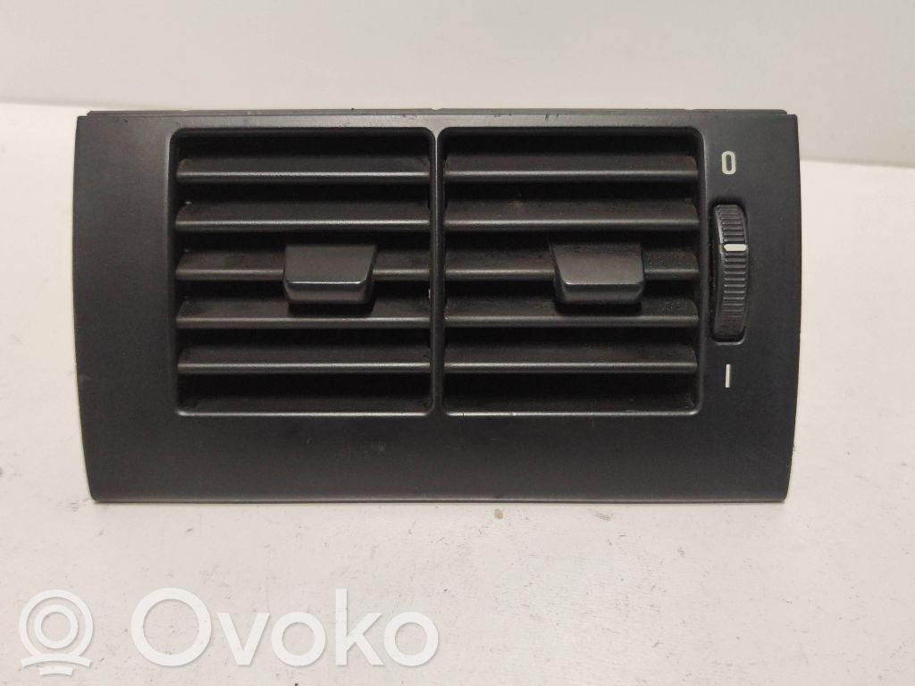 Rejilla de ventilación trasera   8391182