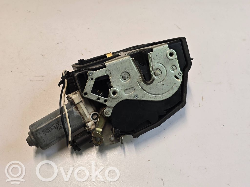 Front door lock   7169238