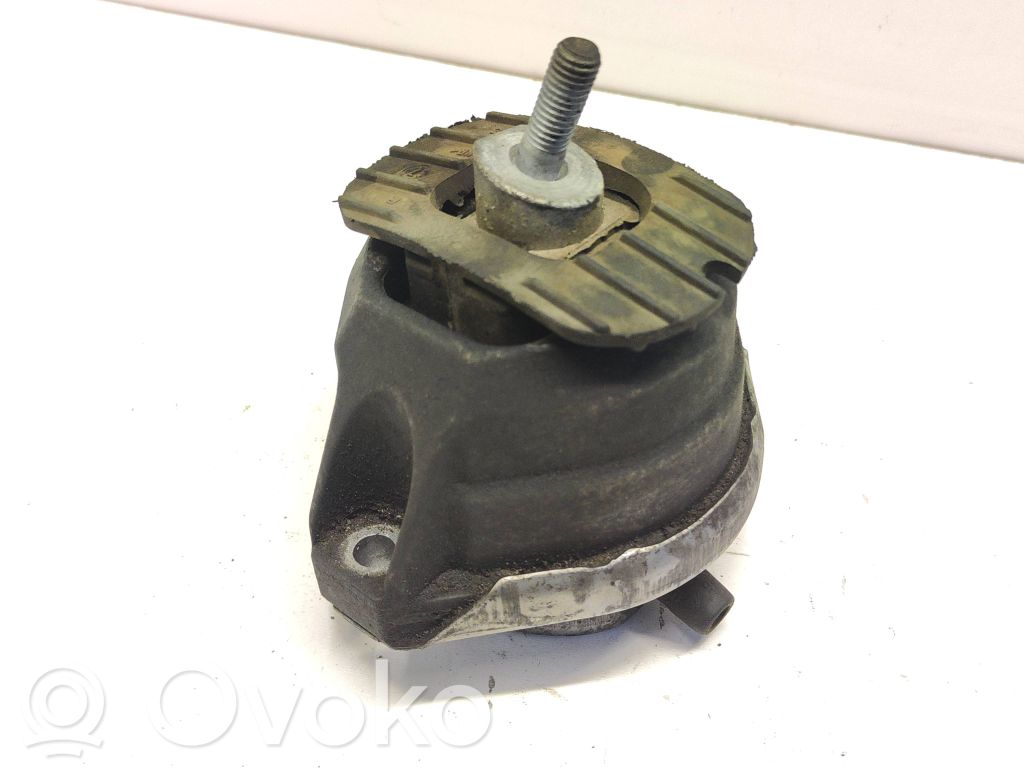 Engine mount bracket   6774620