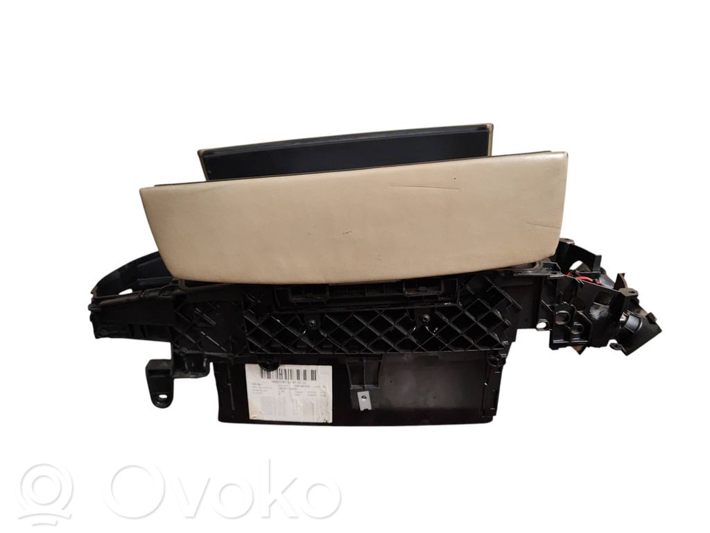 Armrest   8223315,584507,51168223315