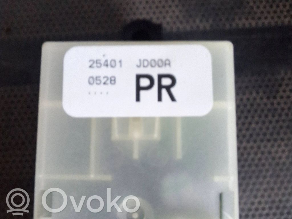 Nissan Qashqai+2 Przyciski szyb 