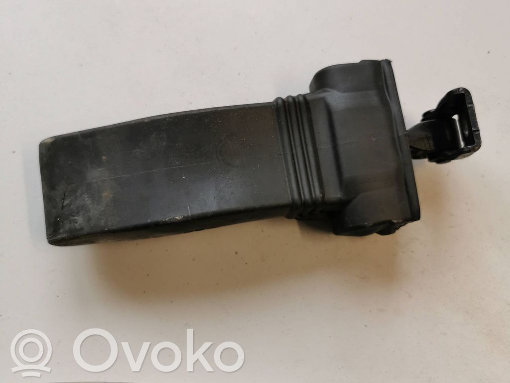 Audi Q3 8U Takaoven pidätin 