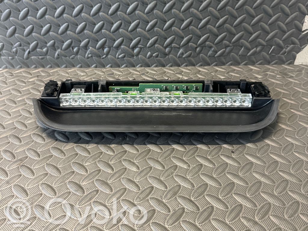 BMW i4 Third/center stoplight 