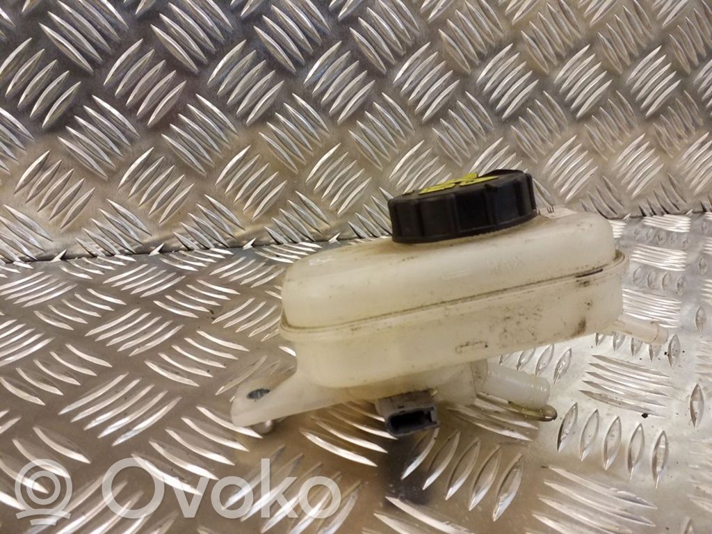 Mazda CX-7 Brake fluid reservoir 