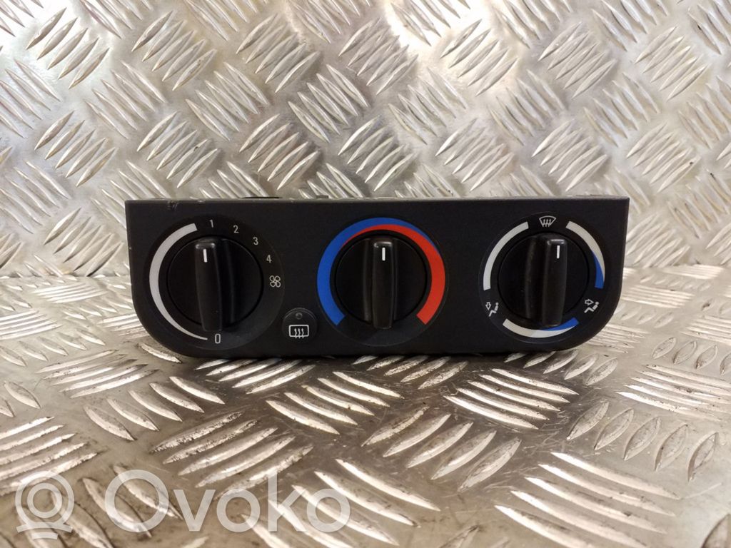BMW 3 E36 Climate control unit 