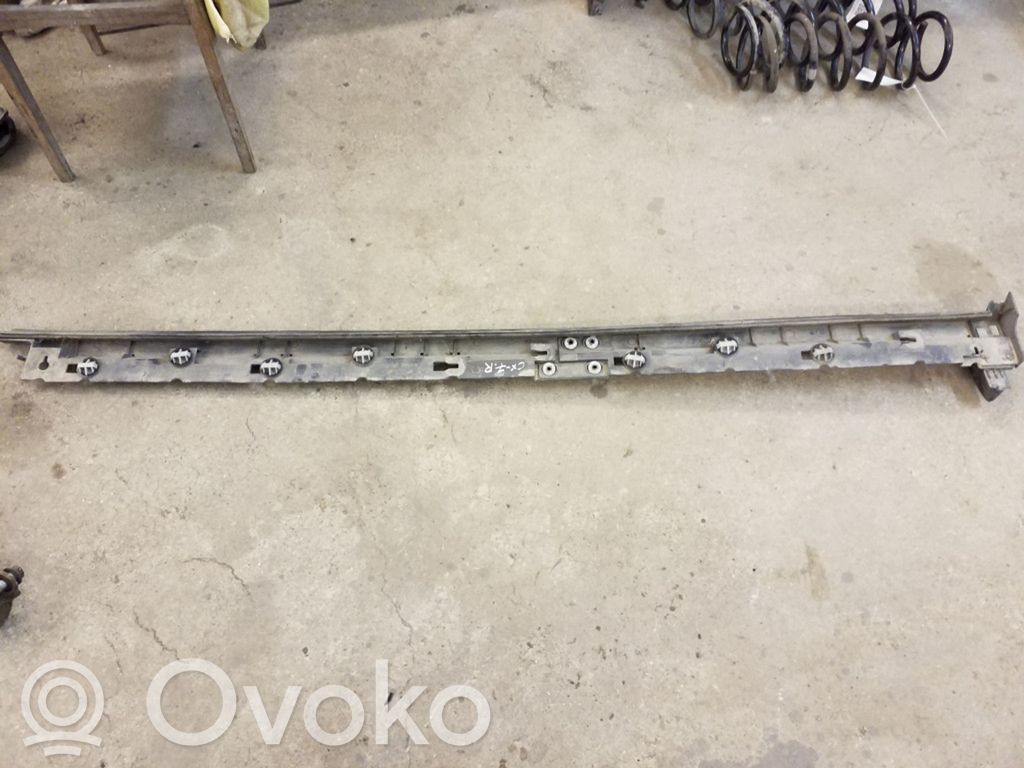 Mazda CX-7 Side skirt front trim 