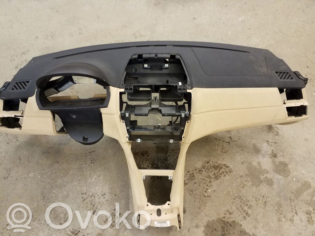 BMW X3 E83 Dashboard 