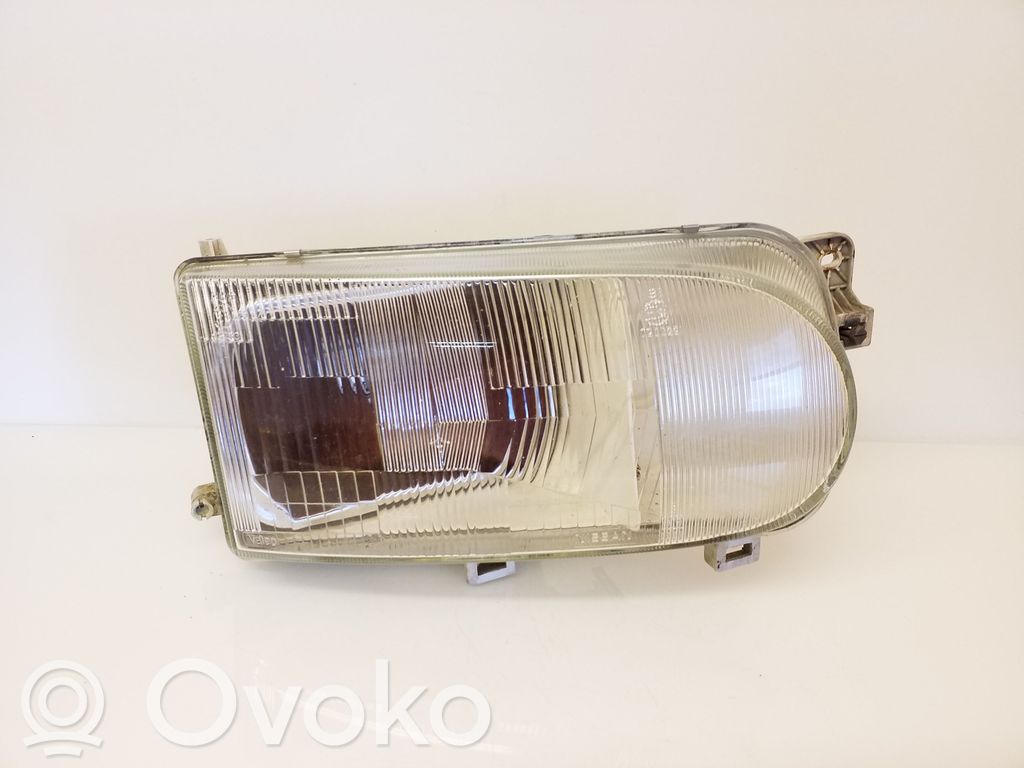 Nissan Vanette Lampa przednia 