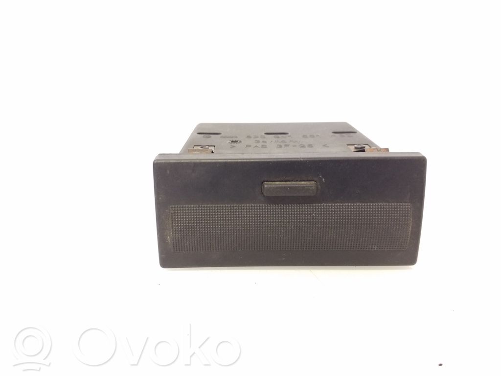 Audi A4 S4 B5 8D Compartimiento/consola central del panel 