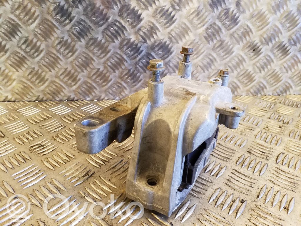 Volkswagen Jetta VI Engine mount bracket 