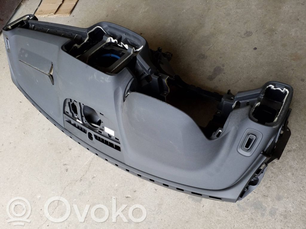 Volvo XC40 Panelis 