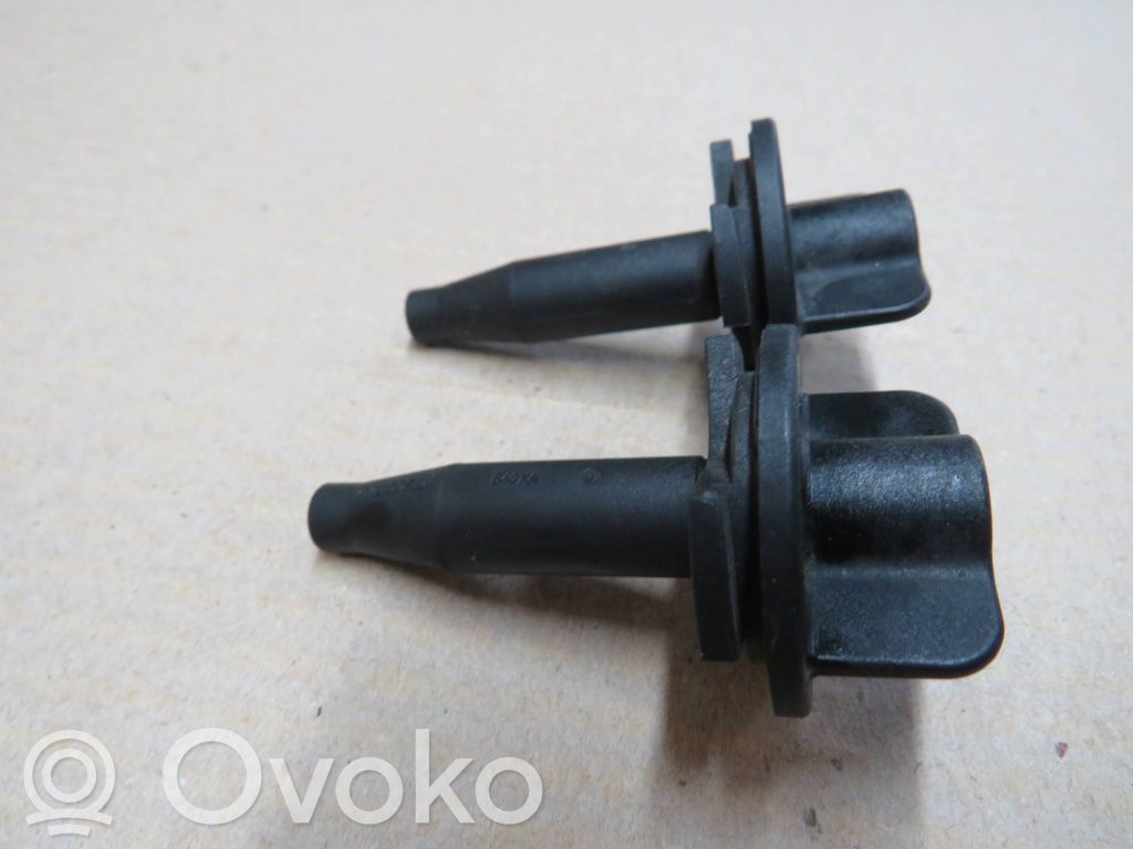 Radiator mount bracket   6G918A194EB