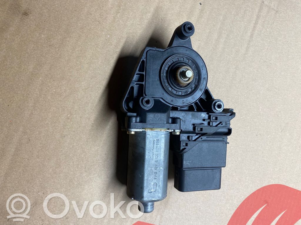 Volkswagen PASSAT B5 Silniczek podnoszenia szyby drzwi tylnych 