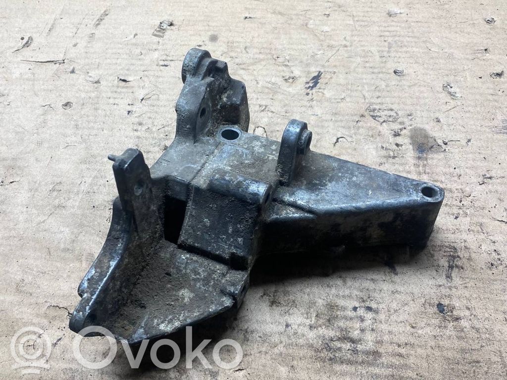 BMW 5 E34 Generator/alternator bracket 